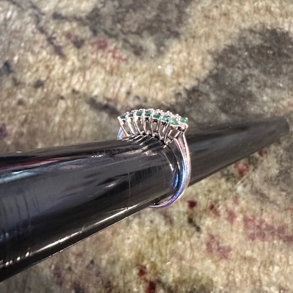 14k White Gold Diamond And Emerald Ring Size 6 1/2 - Picture 6 of 8